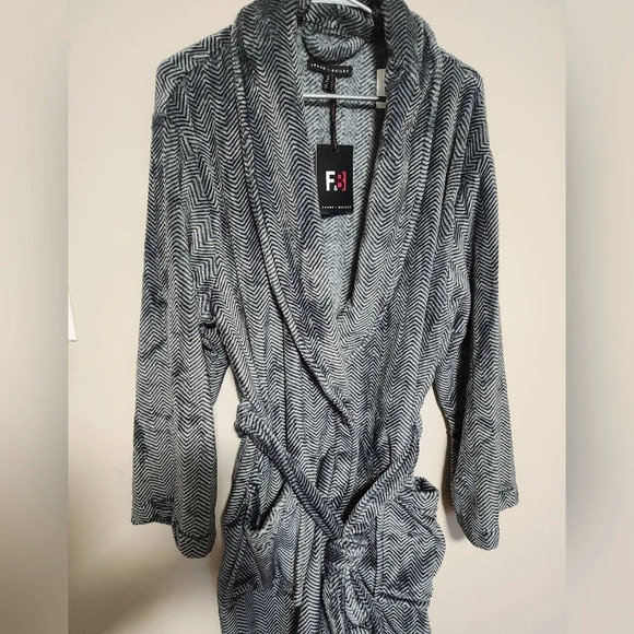 🎉HOST PICK🎉 Frank  Bailey Bath Robe Grey size S/M Men's - Picture 1 of 5